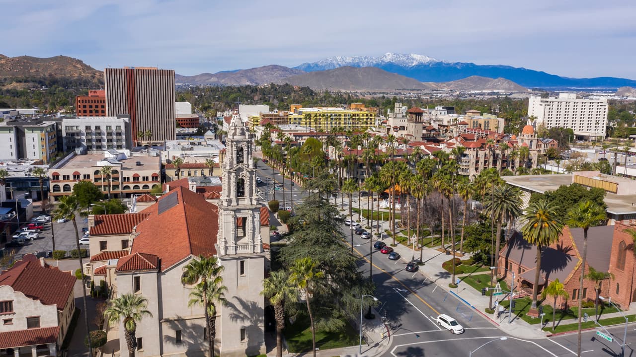 <h3 class="cms-H3-H3"><b>2. California</b></h3>
<br>
<br>Hablando específicamente de California, tres de las cinco ciudades menos populares para mudarse se encuentran en este estado, debido a los exorbitantes costes de vivienda que se han establecido en los últimos años. 
<br>