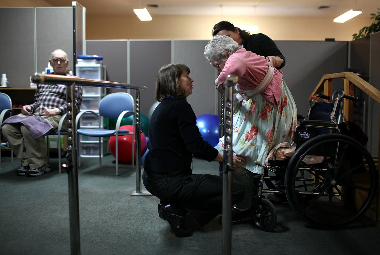 <b>Asistente de atención médica a domicilio</b>
<br>
<br>Número de empleados necesarios entre 2020-2030: 1,129,900
<br>
<br>Salario medio anual: $27,080