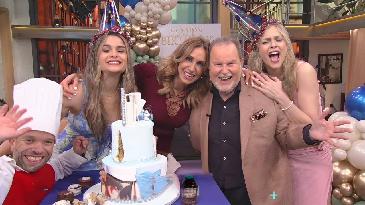 Festejamos el cumpleaños de Raúl de Molina con lechón y un tierno pastel