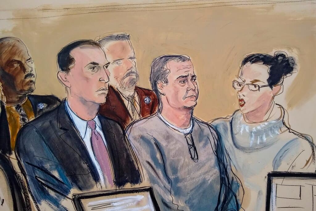 En este boceto del tribunal, el abogado César de Castro (izquierd), el exsecretario de Seguridad Pública de México Genaro García Luna (centro) y una traductora, participan en una audiencia de lectura de cargos en la corte federal de Brooklyn el 3 de enero de 2020.