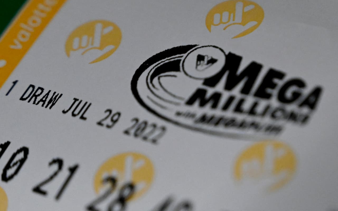 <b>Con 1.340 millones de dólares</b>, encontramos el sexto lugar, gracias a un 
<b>boleto ganador del 29 de julio de 2022 de Mega Millions</b> en Illinois. La identidad del afortunado se mantuvo en secreto.