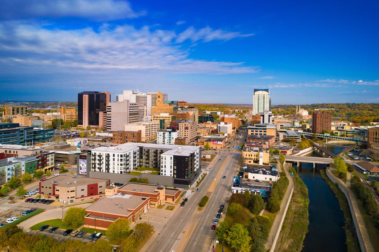 <h3 class="cms-H3-H3">3. Minnesota</h3>
<br>
<br>En este estado, situado en el norte del país, 22 personas han ganado el premio más grande del Powerball. Un cálculo de SmartAsset.com señala que, cada año, los estadounidenses gastan, en promedio, unos 70,000 millones de dólares en lotería. 
<br>
