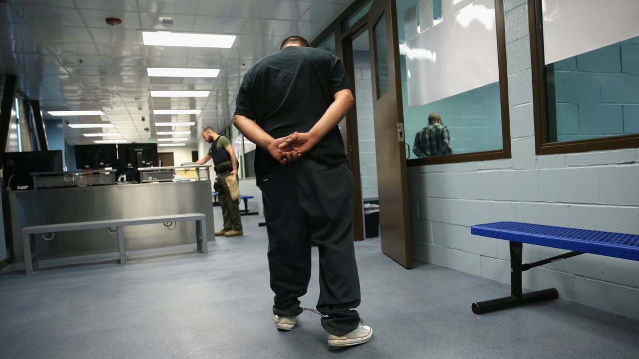La Casa Blanca evalúa ampliar las deportaciones aceleradas a todo el país, revela The Washington Post