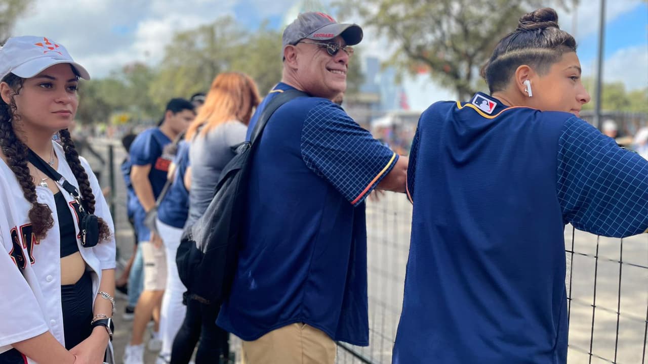 Desde tempranas horas de este lunes, los fanáticos se acercaron a las calles del centro de Houston donde se llevó a cabo la celebración.