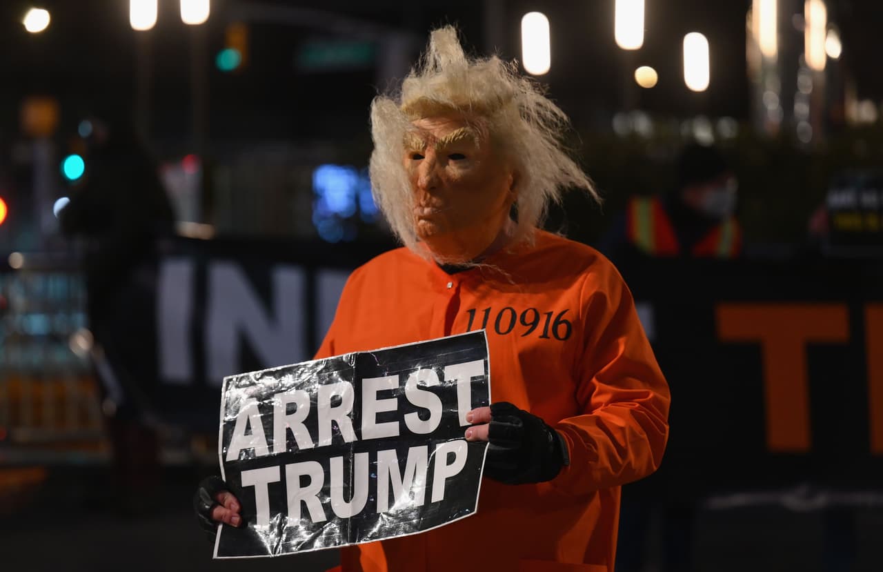 La presidencia de Trump llegó a su punto máximo de crisis el jueves cuando varios miembros de su gabinete renunciaron debido a los actos de violencia en el Capitolio.