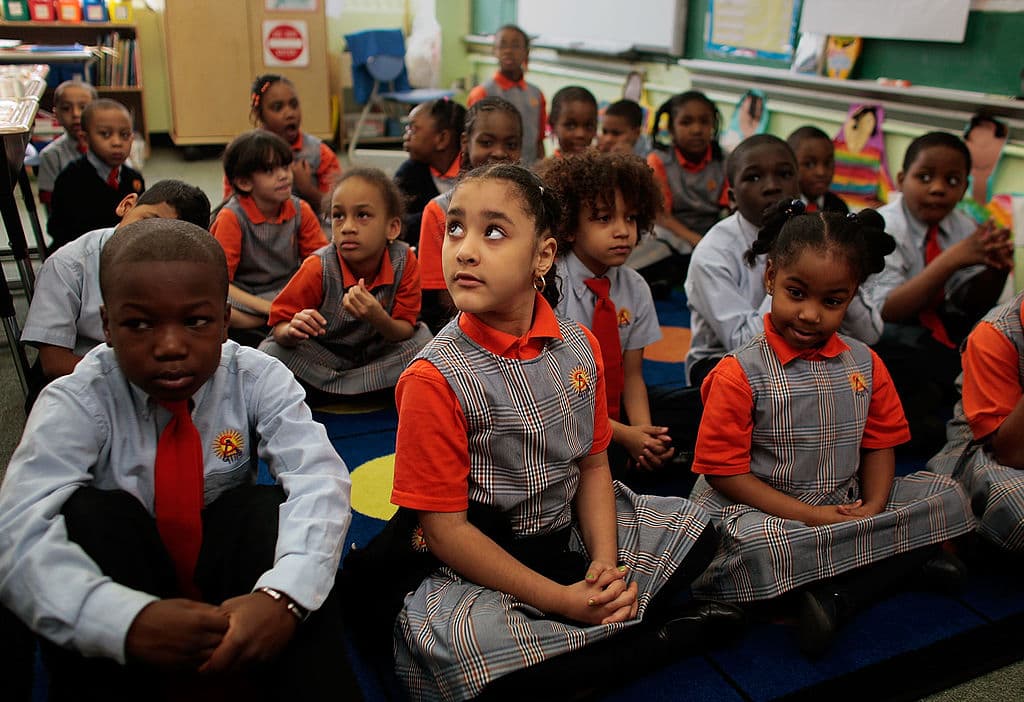 Las escuelas de Nueva York toman medidas para evitar que los indocumentados dejen de llevar a sus hijos a las clases