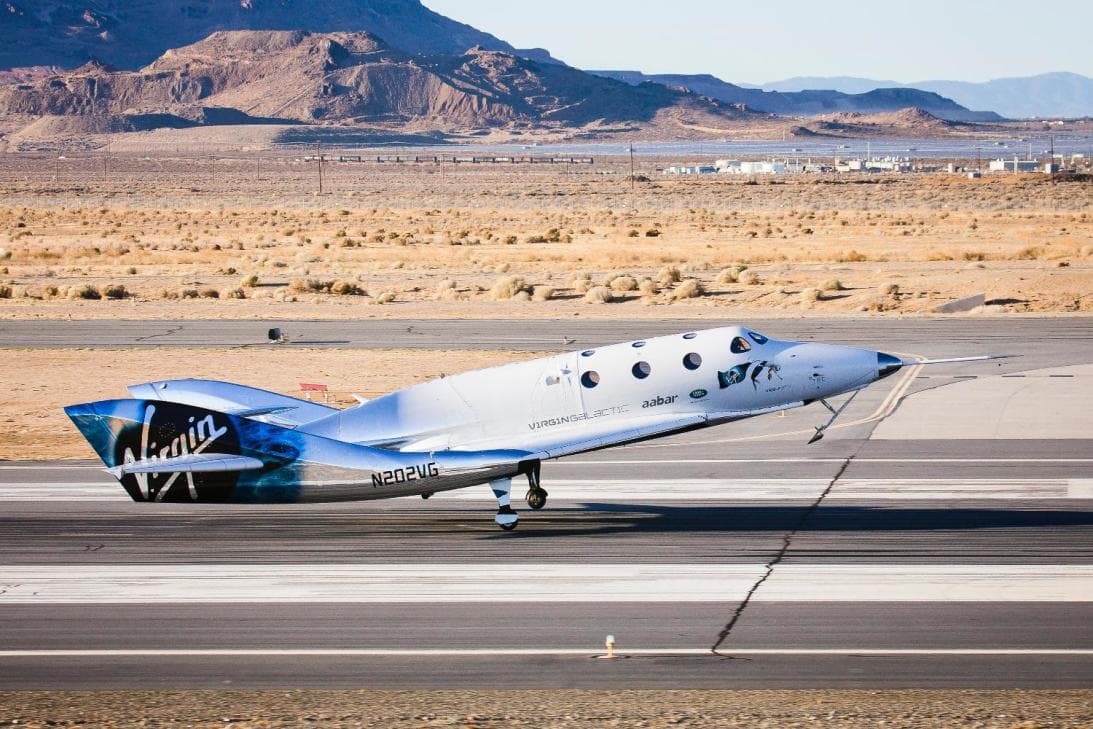 Finalmente, el VSS Unity aterriza como cualquier otro avión en una pista.