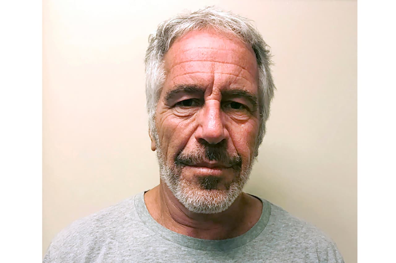 Así ha cambiado Trump sobre el caso Epstein: de alimentar conspiraciones a arremeter contra sus propios partidarios 