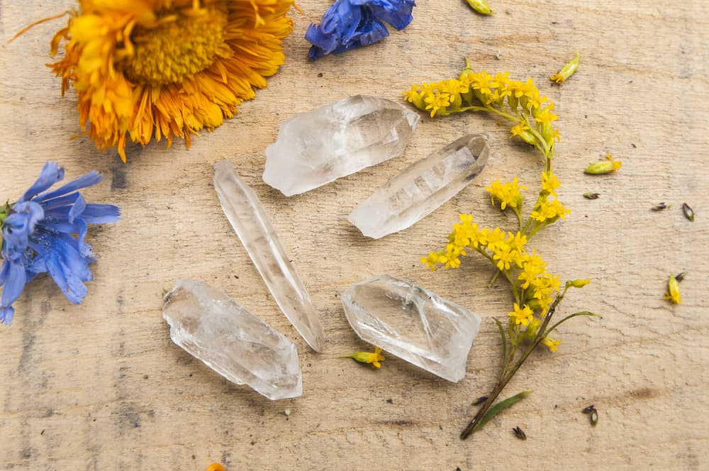 Tú mismo notarás cuándo es un buen momento para limpiar o recargar tu cristal. ¿Uno de los más comunes? Cuando alguien más lo ha usado o la ha tomado.
