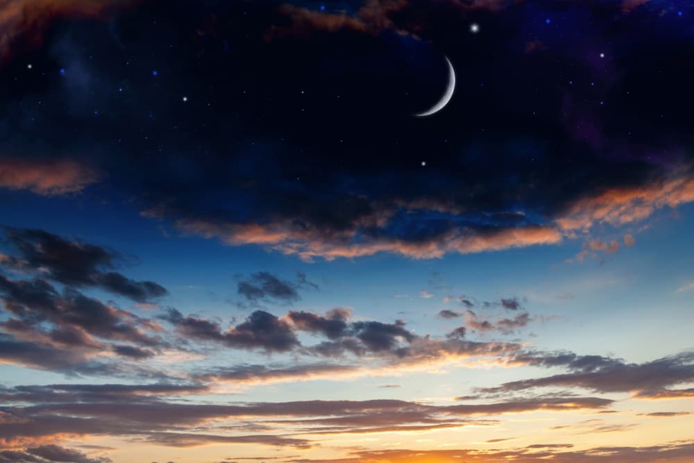 <h3 class="cms-H3-H3">27 de agosto Luna Nueva</h3>
<br>Gracias a La Luna Nueva, debido a que no recibirá directamente la luz del Sol reflejada por la Luna, la Lluvia de Perseidas se podrá apreciar mejor puesto y se podrá ver como los meteoritos surcarán la bóveda celeste.
<br>