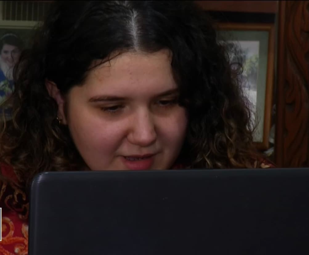 Ana Laura no oculta su felicidad después de haber superado la primera etapa de selección gracias a una idea suya y donde eligieron a solo 60 personas en todo el mundo. "Era un ensayo sobre algún proyecto que tuviera y que se pudiera vincular con la Estación Espacial Internacional. 
<b>El que entregué se trataba sobre un carro para la investigación de planetas"</b>, explicó la joven. 
<br>