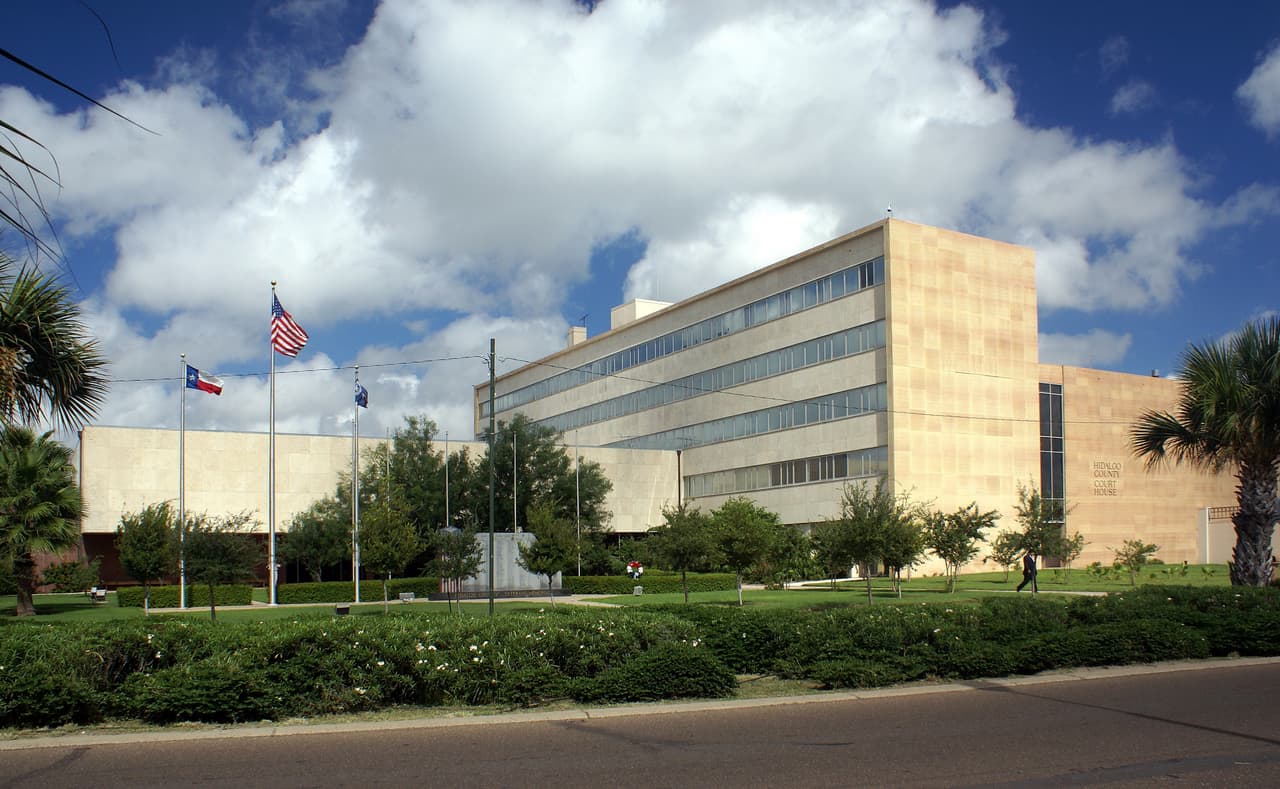 <h3 class="cms-H3-H3">4. McAllen-Edinburg-Mission, Texas</h3>
<br>
<br>💵
<b> Tasa de pobreza concentrada:</b> 35.3%
<br>
<br>💵 
<b>Tasa de pobreza en general: </b>28.4%
<br>
<br>💵
<b> Barrios en extrema pobreza: </b>45 de 210.
<br>
<br>💵 
<b>Ingreso promedio por hogar: </b>$40,943 en barrios pobres, $63,944 en el resto.
<br>