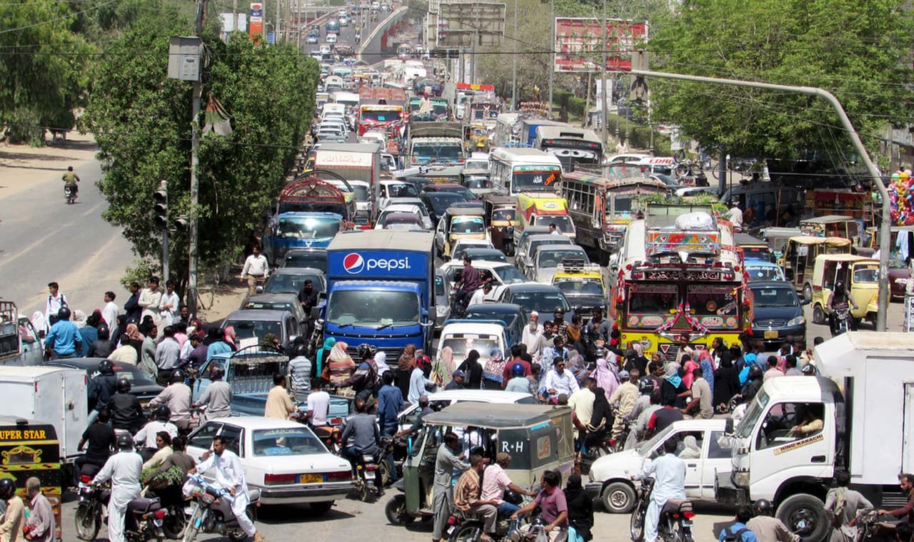 <b>Puesto 12. Karachi, Pakistan: 16,094,000 habitantes en 2020. </b>Tenía 9,825,000 en 2000 (su población creció 63.8% en los últimos 20 años).