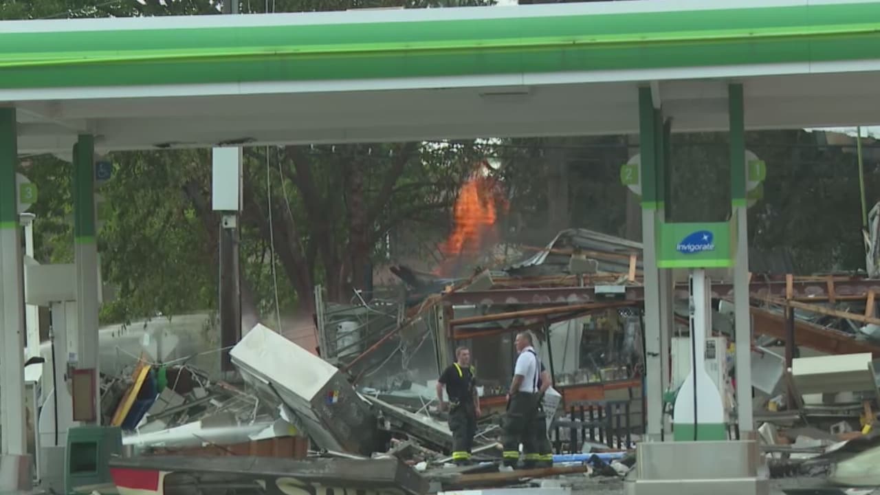 Fuerte explosión en gasolinera en el suburbio de Berwyn provoca daños a varios negocios aledaños