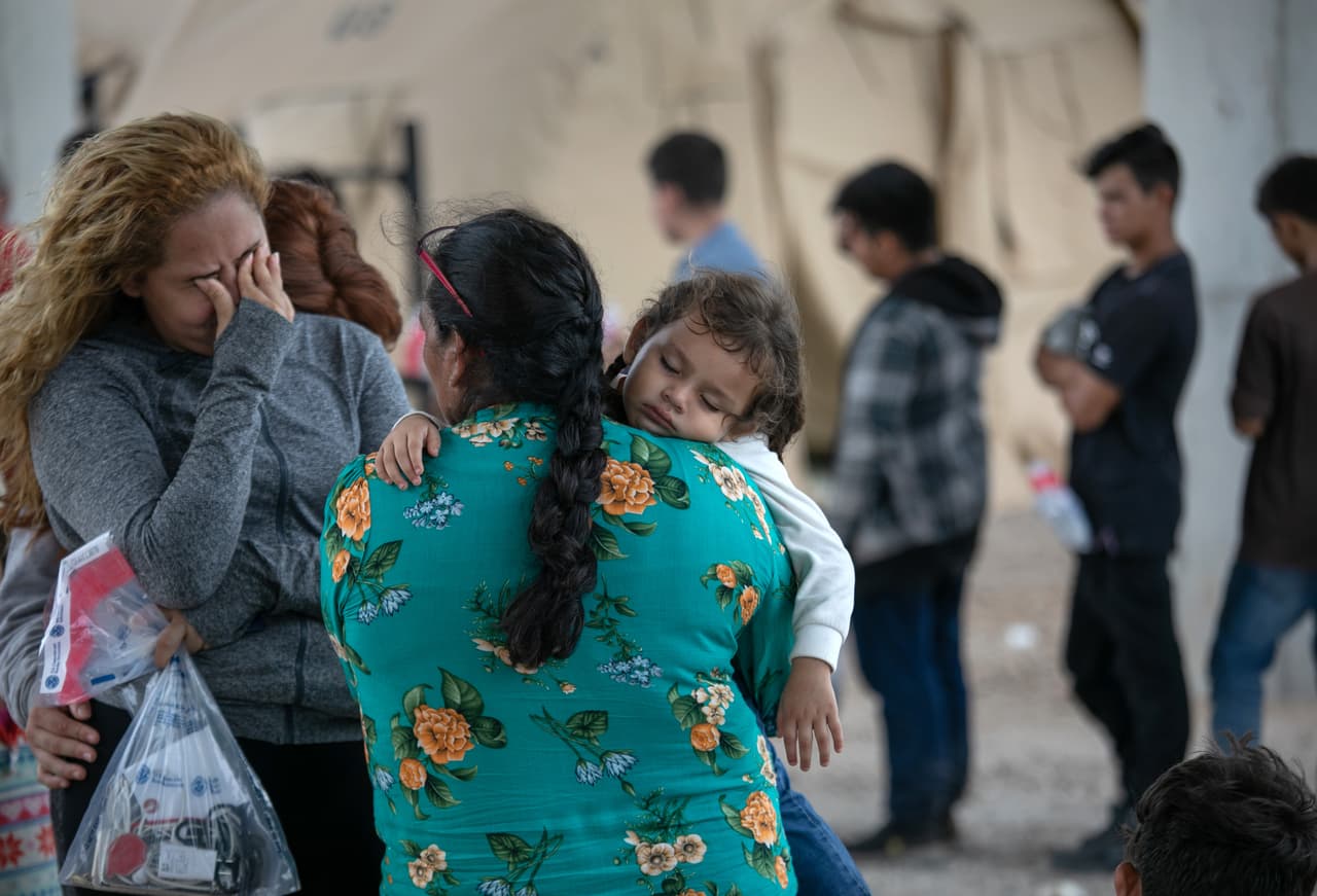 La llamada política de 'permanecer en México' sigue separando a las familias migrantes en la frontera: estas son algunas historias