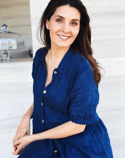 "Va muy bien y está a nada de ya cerrar esa parte que tuvo que pasar, está a nada de cerrar su ciclo de cirugías", dijo Mayrín Villanueva a las cámaras del programa Hoy.