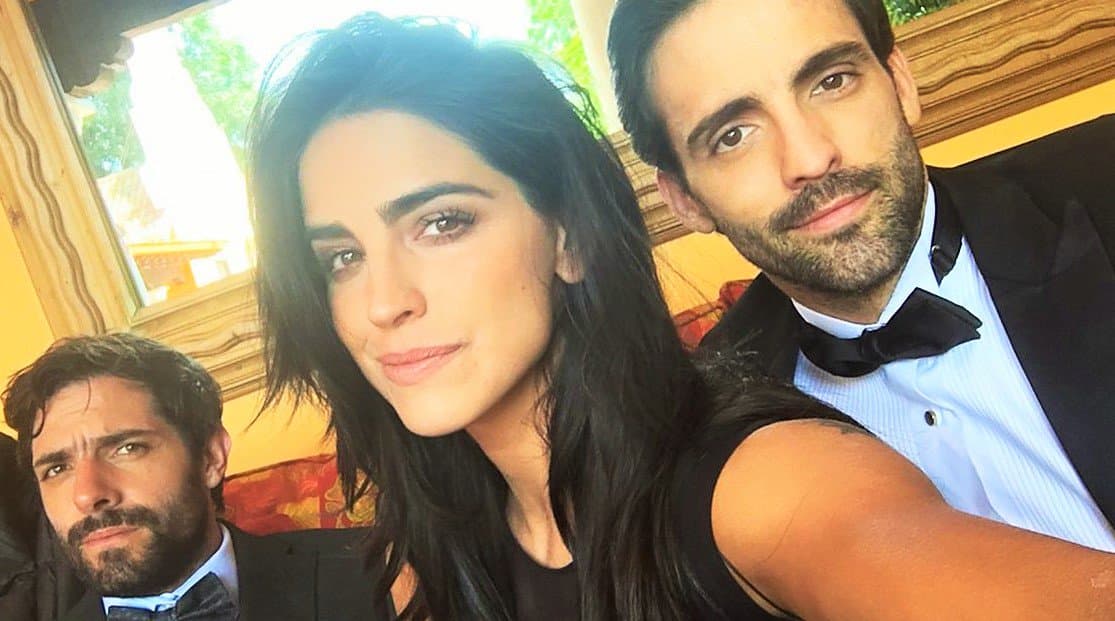 'Rosario' (
<b>Bárbara del Regil</b>) ha tenido una vida difícil debido a que nació en un barrio muy peligroso de México, pero encontrará refugio en dos hombres a los que les entregará su alma, cuerpo y corazón. No te pierdas el estreno de '
<b><a href="http://www.univision.com/series/rosario-tijeras">Rosario Tijeras</a></b>' el próximo 27 de junio en punto de las 10pm/9c sólo por Univision.