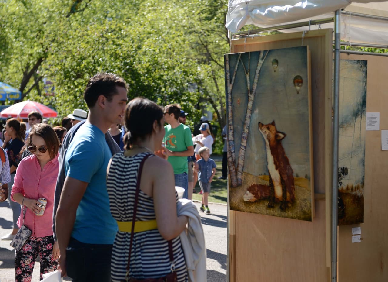 El festival presenta prácticamente 
<b>todo tipo de arte imaginable</b>, con un Mercado de Artistas Finos con jurado de renombre nacional que incluye escultura, pintura, cerámica, joyería, fotografía y mucho más.