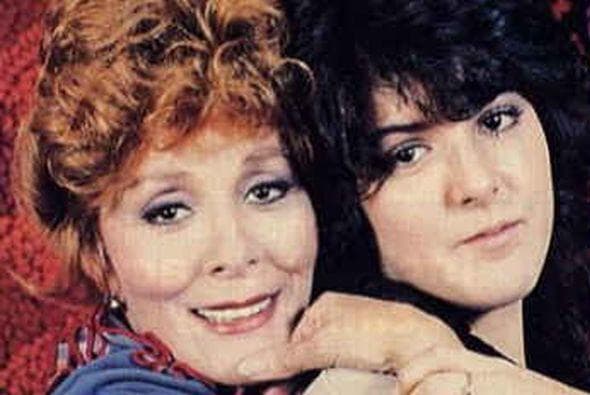 La primera actriz 
<b><a href="http://www.univision.com/temas/silvia-pinal">Silvia Pinal</a></b> también sabe lo que es peprder a una hija, 
<b><a href="http://www.univision.com/programas/novelas/viridiana-alatriste-una-estrella-que-se-apago-antes-de-tiempo-la-recordamos-a-35-anos-de-su-muerte-fotos">Viridiana Alatriste</a></b>, su hija, murió de la manera más sorpresiva.