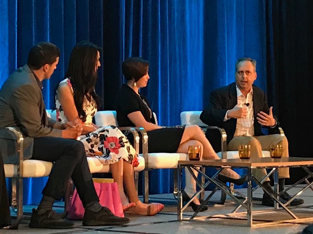 Cómo crear contenido viral y hacer coberturas con tu celular: periodistas de Univision te lo explican en talleres de la NAHJ