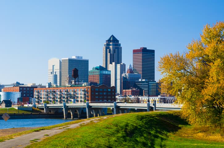 <b>9. Des Moines, Iowa. </b>Con 80.76 puntos, está entre las peores ciudades para alérgicos en EEUU, en gran parte gracias al polen de malezas. Una sola planta como la ambrosía, puede llegar a desprender hasta 1 millón de granos de polen por día.