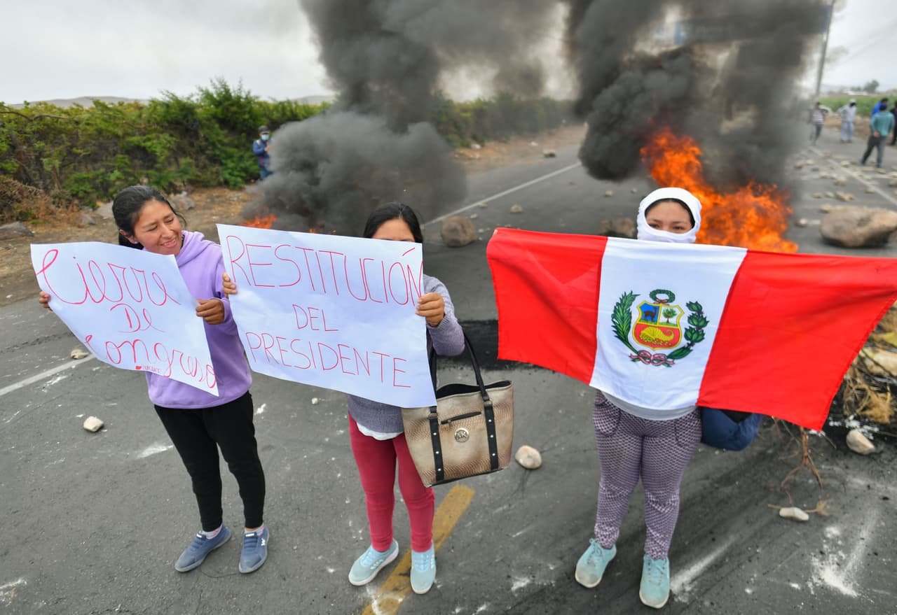 Durante una manifestación en Andahuaylas, una comunidad andina a 220 millas (350 km) al oeste de Cusco, se reportó la muerte de un joven de 15 años. La noticia la dio la legisladora María Taipe Coronado durante un discurso desde el palacio legislativo en el que pidió la salida de Boluarte. La prensa estatal reportó un segundo fallecimiento en esa misma comunidad, pero no dio a conocer más detalles.