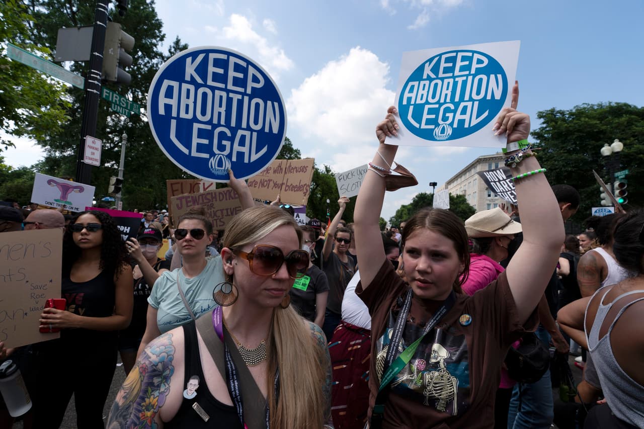 "¿Qué voy a hacer?": Más de 60 citas para realizar un aborto han sido canceladas en centro médico de Houston 