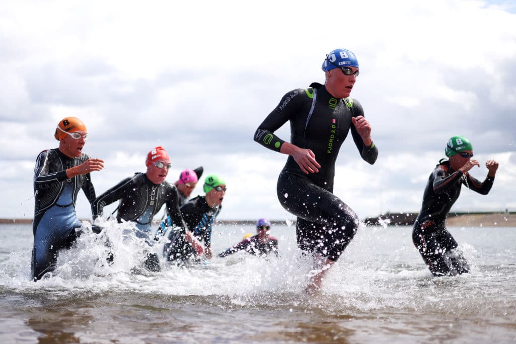 Más de 50 atletas se enfermaron tras las competencias de natación del Mundial de Triatlón: la causa podría ser una bacteria en el mar