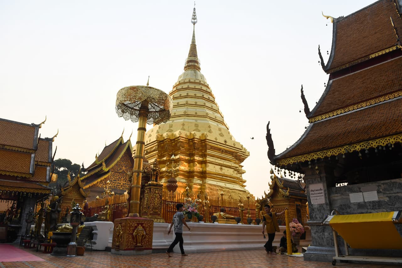 <h3 class="cms-H3-H3">2. Chiang Mai, Tailandia</h3>
<br>
<br>Los viajeros han denominado a esta ciudad como un lugar tranquilo en donde los visitantes 
<b>pueden relajarse en el largo camino</b> que suele implicar los viajes por el sudeste asiático. Llena de templos budistas, la ciudad se ha convertido en todo un destino turístico del país lejos de las conocidas playas del sur. 
<br>
