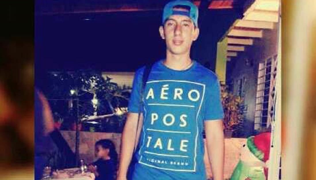 <b>Daniel Queliz </b>acababa de cumplir 20 años cuando falleció el pasado 10 de abril de un disparo en el cuello en una protesta en Valencia (Carabobo). El joven murió una noche en que salió a hacer un cacerolazo con un grupo de vecinos y acabó siendo alcanzado por la bala de un agente de la Policía de Carabobo que fue a reprimir la protesta. Estudiaba cuarto año de Derecho, era un aficionado del béisbol (un deporte con el que llegó a ser prospecto) y le gustaba el fútbol.