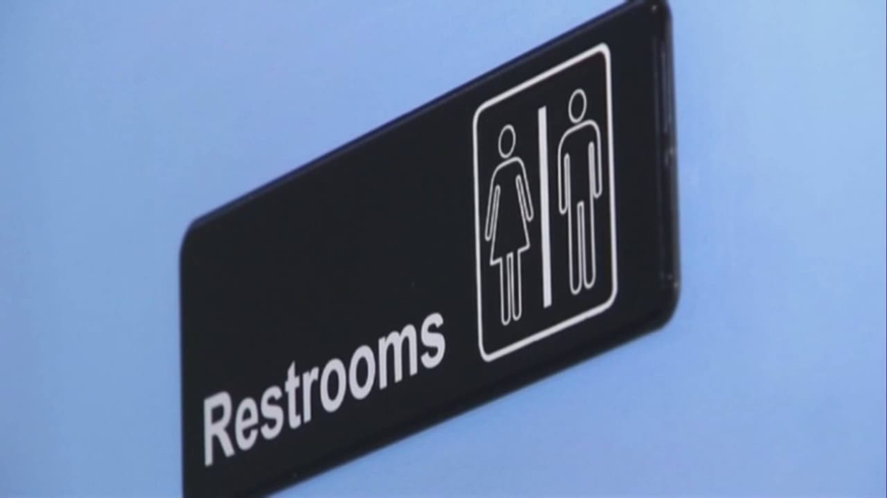 <b>HB 1521:</b> prohíbe a la comunidad transgénero de entrar a los baños de su sexo de identificación.
