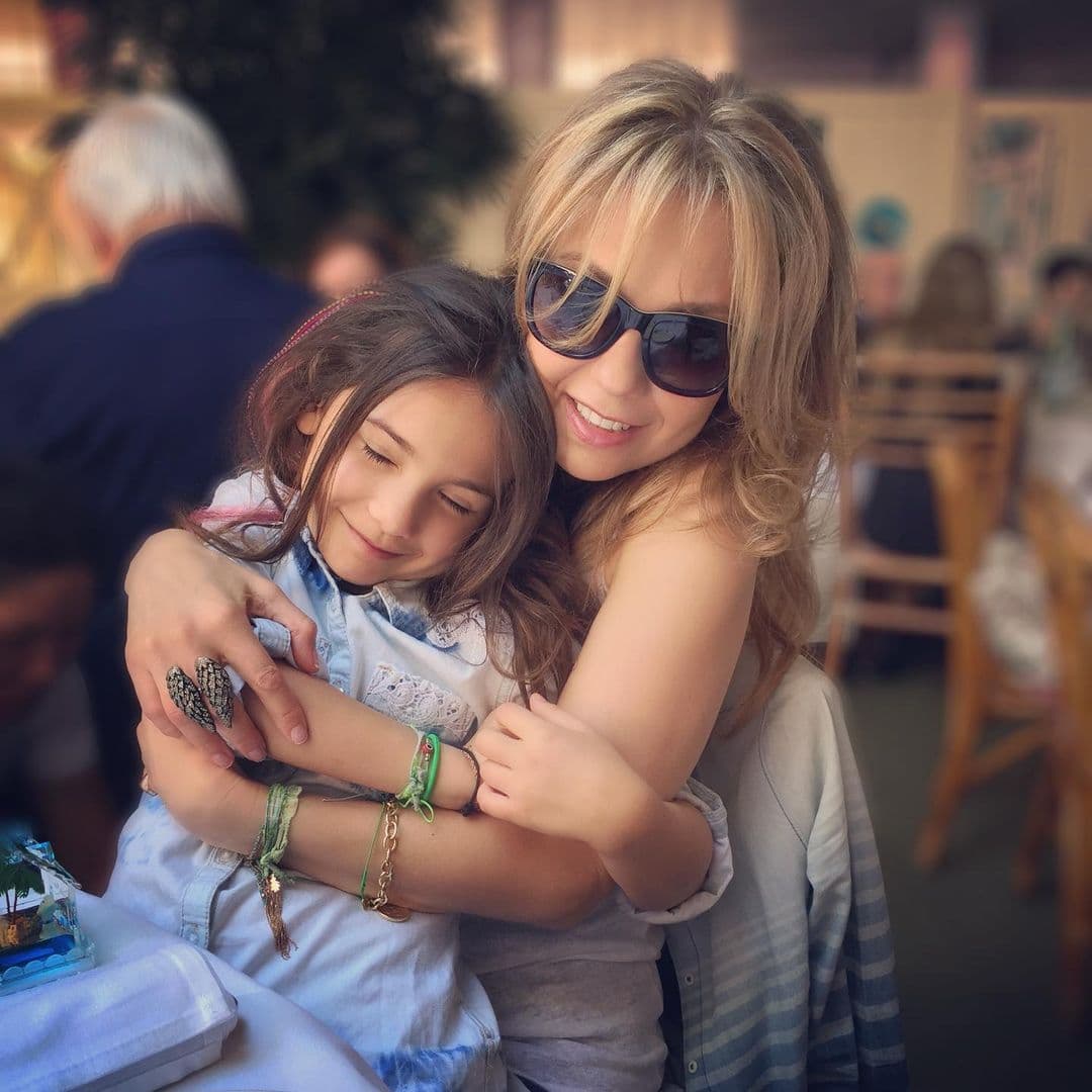 Prueba de lo anterior fue en octubre de 2021, cuando 
<a href="https://www.univision.com/famosos/hija-de-thalia-cumpleanos-14-emotivas-palabras-fotos">Thalía dedicó un emotivo mensaje a su hija Sabrina</a> con motivo de su cumpleaños número 14 y aseguró que es “la persona más maravillosa que he conocido en mi vida”.