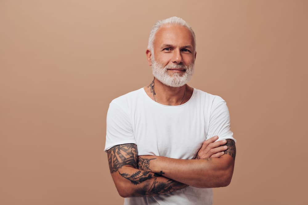 Recuerda que el simbolismo es lo principal. No te vayas a poner algo que no sepas qué es, pues muchas veces te encuentras con gente que no les gustó o que dicen que después de tatuarse, ya no están a gusto con él.