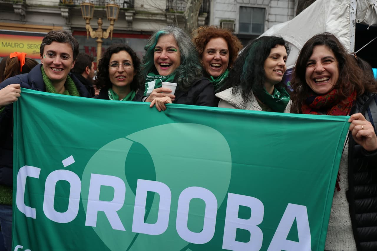 "Las mujeres argentinas aprobaron en las calles lo que los senadores rechazaron. Será ley tarde o temprano"
