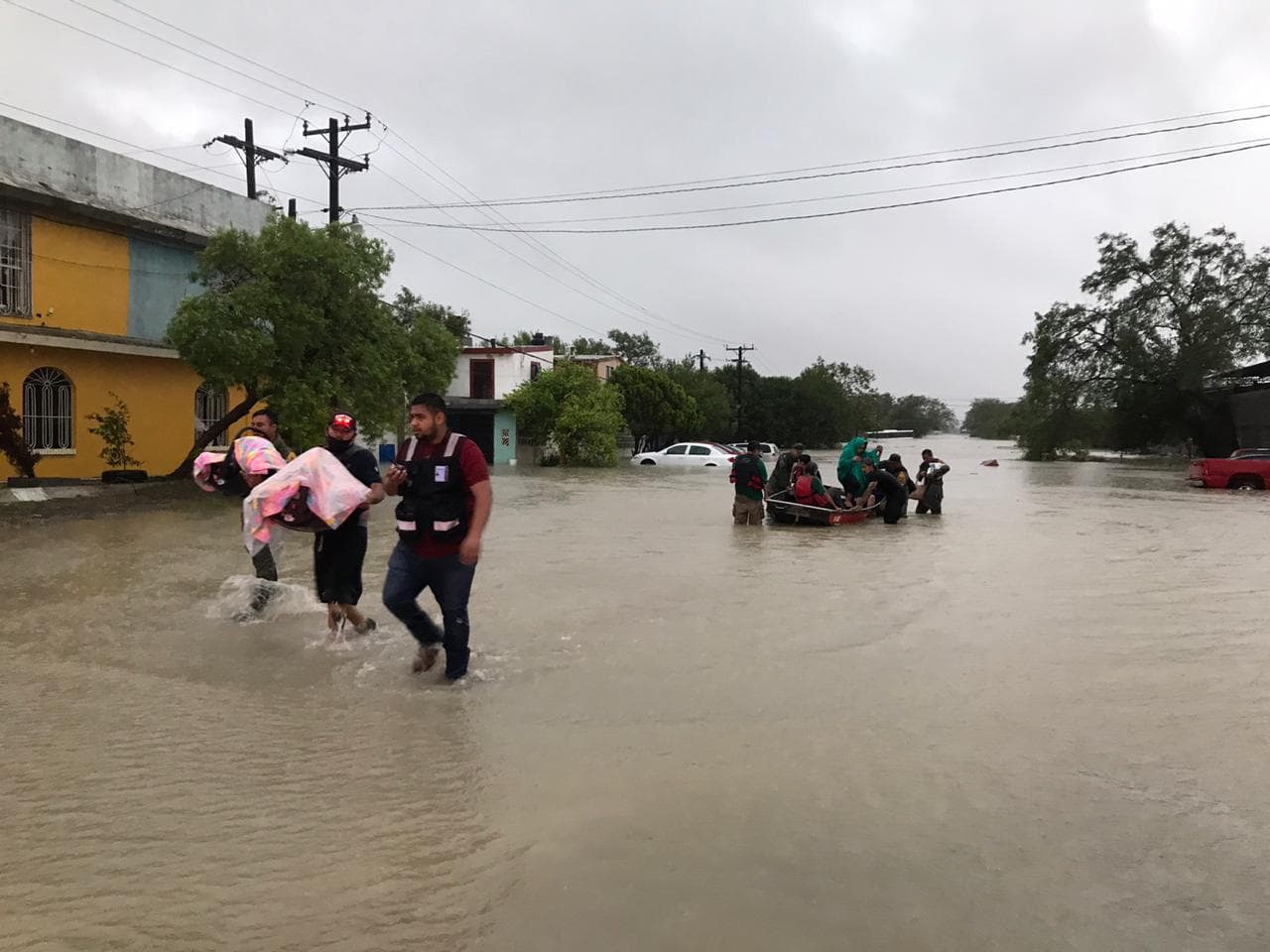 Hanna provoca serias inundaciones a su paso por México