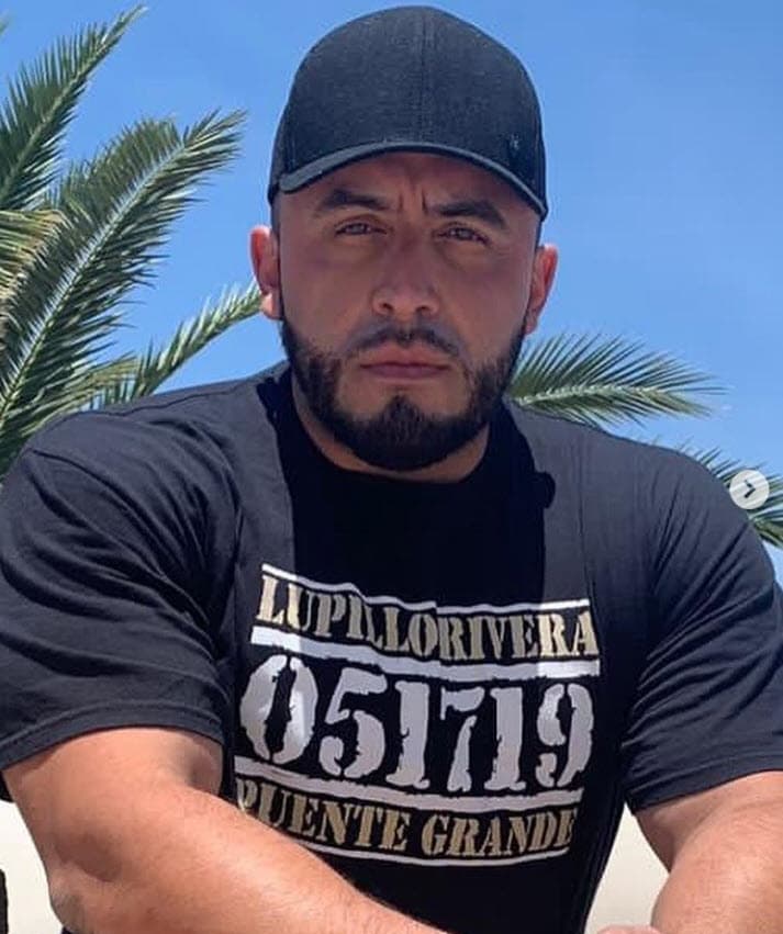 "Me caes bien, 
<b>pero no sabes cantar </b>y ya no hables más de Jenni, ella sí fue una estrella igual que Lupe (Lupillo Rivera)", le dijo una persona. 
<br>