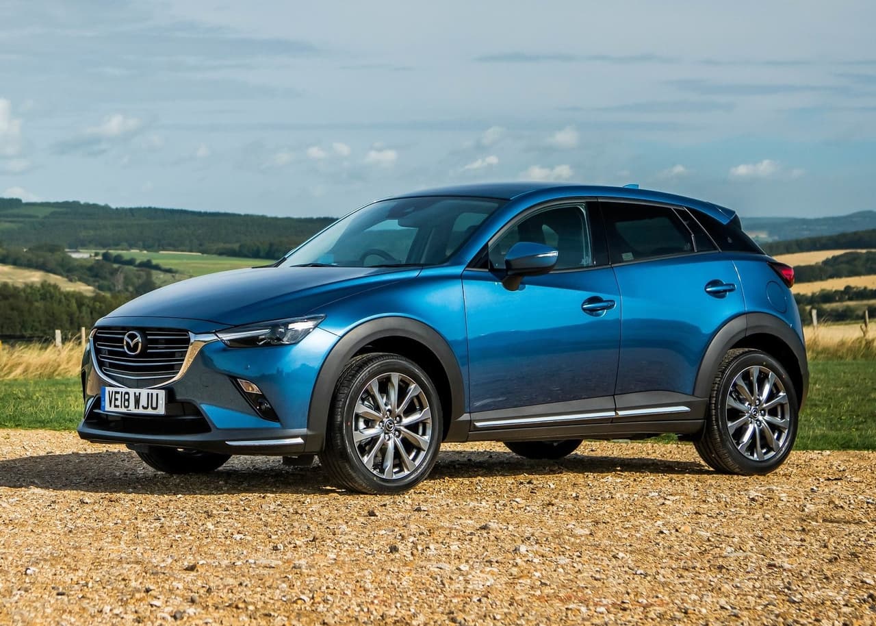 <h3 class="cms-H3-H3"><b>3. Mazda CX-3</b></h3>
<br>
<br>Con la llegada de la CX-30, era lógico que Mazda tarde o temprano tendría que deshacerse de la CX-3, puesto que estaba dirigida a un público similar. Ambos modelos estuvieron brevemente a la venta al mismo tiempo y, como era de esperarse, la nueva CX-30 tuvo mayor aceptación entre los consumidores. Esto al final confirmó que era el momento de la CX-3 para decir adiós.
<br>