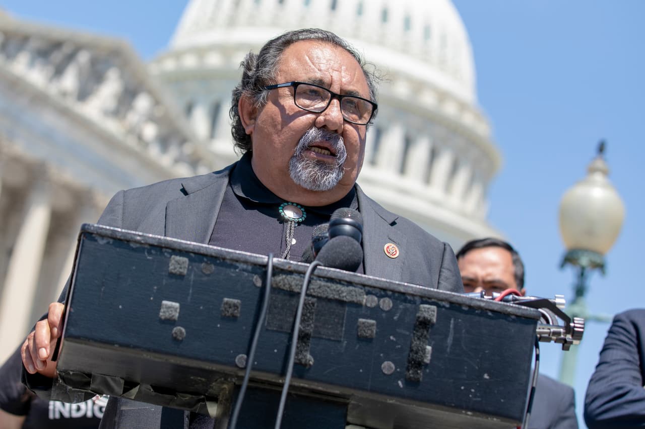<b>Raúl Grijalba. Distrito 3, Arizona.</b> Ocupa el cargo desde 2003. Nació en Tucson, Arizona, en 1948, y es hijo de un campesino inmigrante mexicano. Es demócrata y su distrito incluye parte de Tucson, Yuma, Nogales y el sur del área metropolitana de Phoenix.