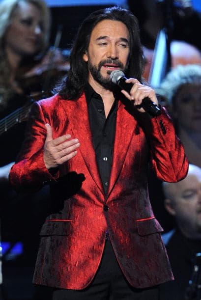 <h2 class="cms-H2-H2">Marco Antonio Solis, Premio Lo Nuestro a la Excelencia 1996</h2>
<br>
<b>Marco Antonio Solís</b> recibió este trofeo en el año de 1996.