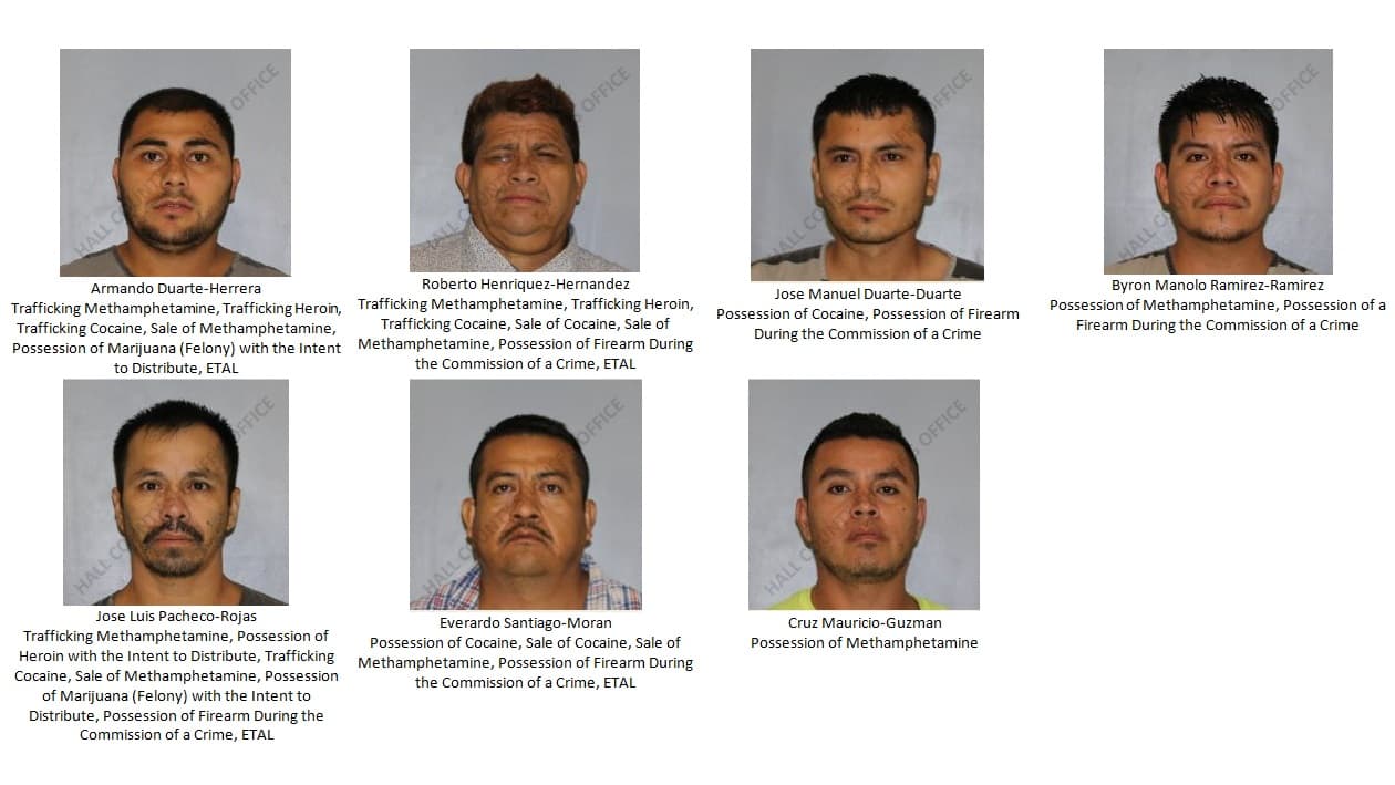 Los detenidos fueron identificados como Armando Duarte-Herrera, José Manuel Duarte-Duarte, Roberto Henríquez-Hernández, Cruz Mauricio Guzmán, Jose Luis Pacheco-Rojas, Byron Manolo Ramírez-Ramírez, y Everardo Santiago-Morán, informó este martes la 
<a href="https://www.hallcounty.org/168/Sheriffs-Office" target="_blank">Oficina del Alguacil del condado de Hall</a>.