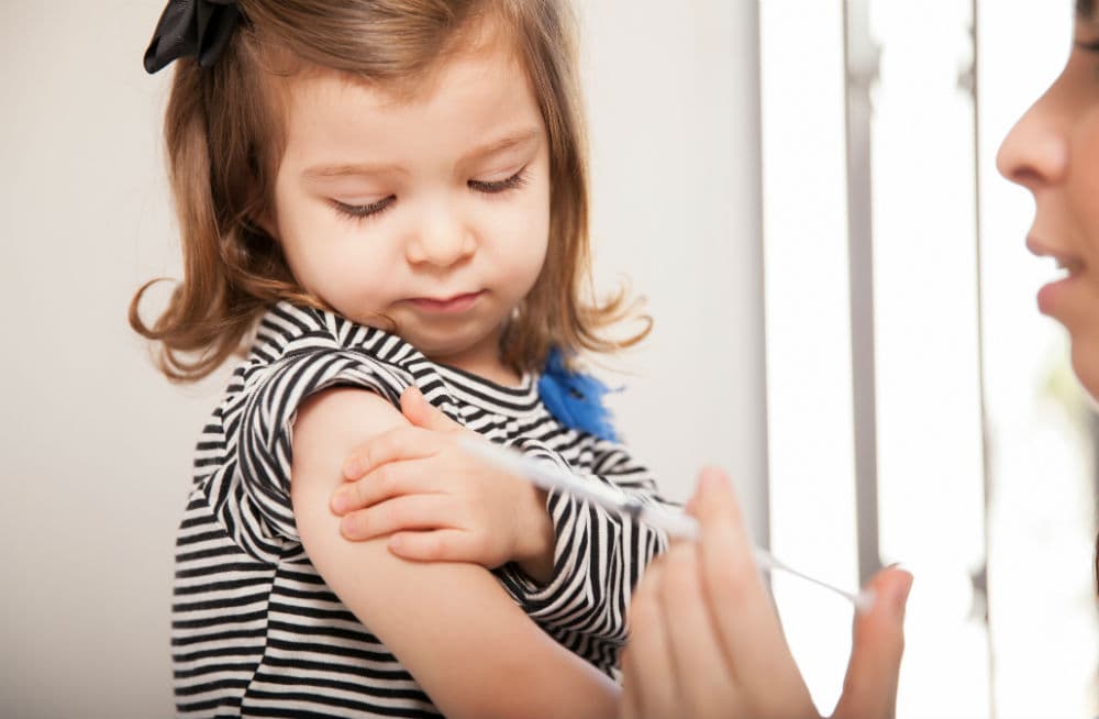 Las autoridades recomendaron la vacuna contra la gripe a cualquier persona de 6 meses en adelante, y especialmente a niños pequeños, mujeres embarazadas, adultos mayores de 50 años y personas con afecciones médicas crónicas.
<br>