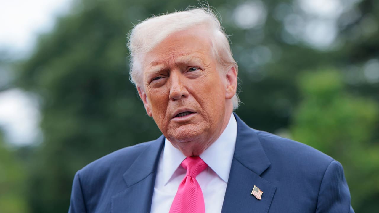 Aprobación de Trump mejora frente a su primer mandato, pero sigue por debajo de Obama y Biden: encuesta