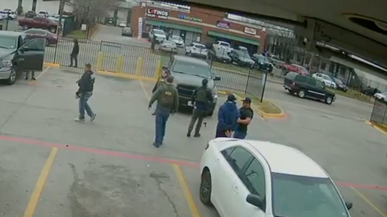 Captan arresto del ICE y agentes federales en una taquería del norte de Dallas