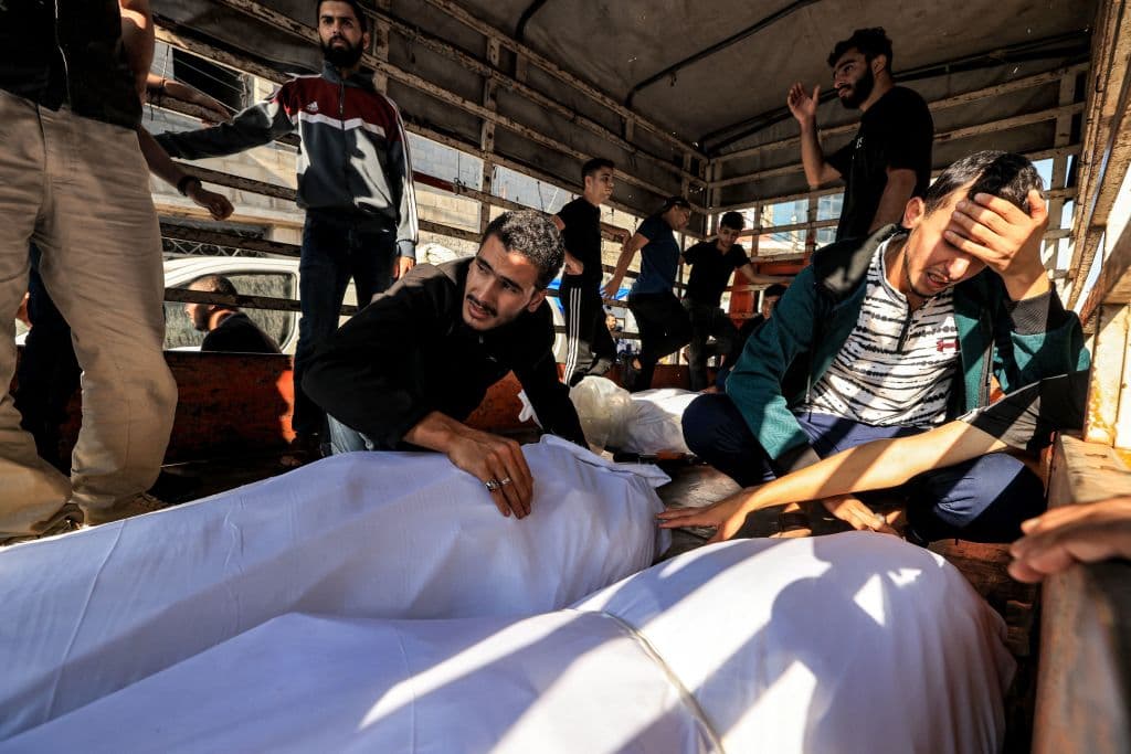 Qué se sabe de la explosión en un hospital de Gaza que dejó cientos de muertos y heridos
