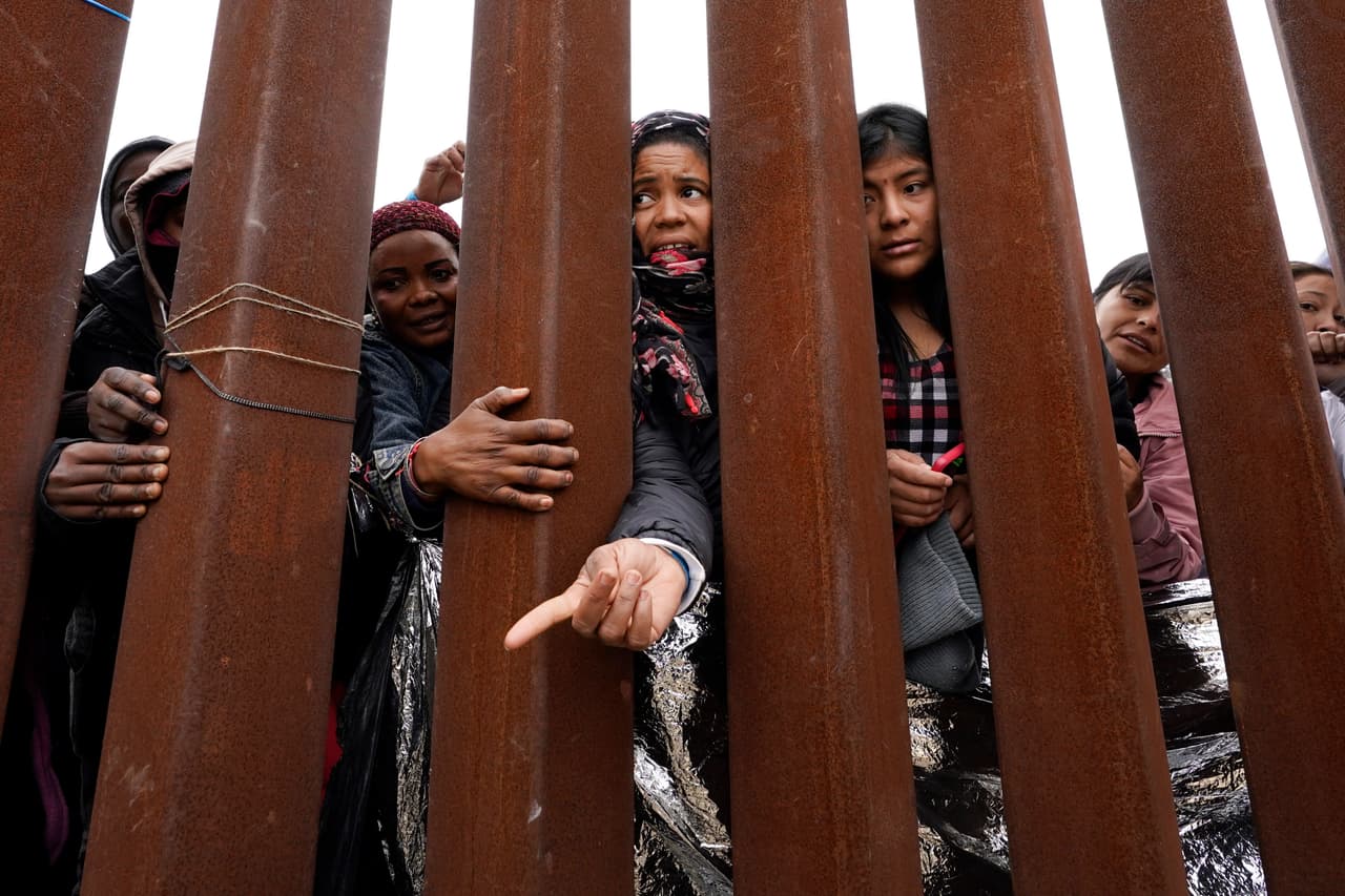 Menos migrantes, otros retos: la tensa calma en la frontera de EEUU y México a horas del fin del Título 42