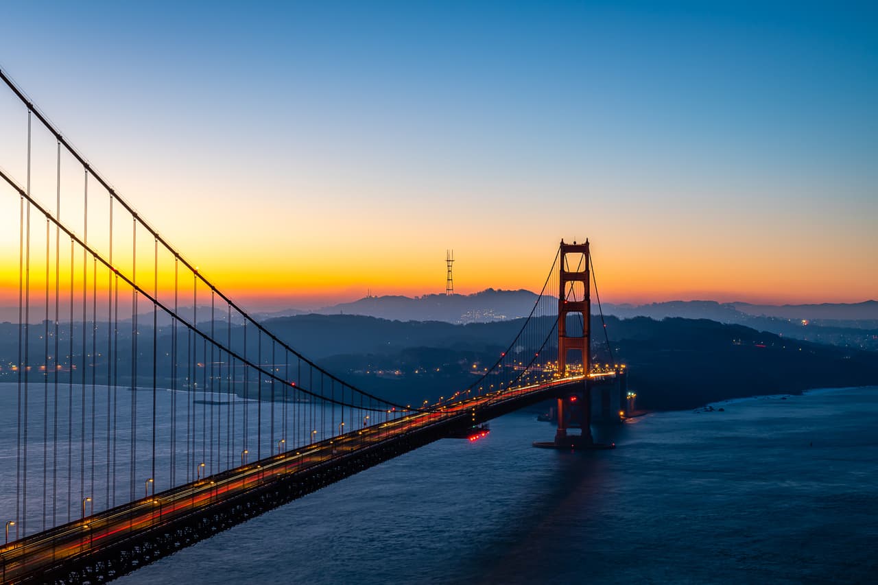 <h3 class="cms-H3-H3">3. San Francisco-Oakland-Berkeley, California</h3>
<br>
<br>☢️ 
<b>San Francisco está ubicada </b>en el extremo norte de la Península que lleva su nombre, rodeada por el Océano Pacífico y la Bahía de San Francisco, lo que dificulta enormemente la evacuación.
<br>
<br>☢️ 
<b>Densidad de población: </b>18,629 por milla cuadrada.
<br>
<br>☢️ 
<b>Estimación de muertes y heridos en caso de un ataque:</b> 507,980 muertes, 582,870 heridos.
<br>
<br>☢️ 
<b>Sistema de prevención:</b> San Francisco’s Get Prepared.
<br>