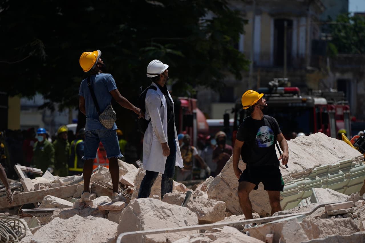 Los especialistas que se desplazaron al lugar han tenido que adoptar precauciones especiales para evitar un nuevo desplome de la estructura, que resultó seriamente dañada.