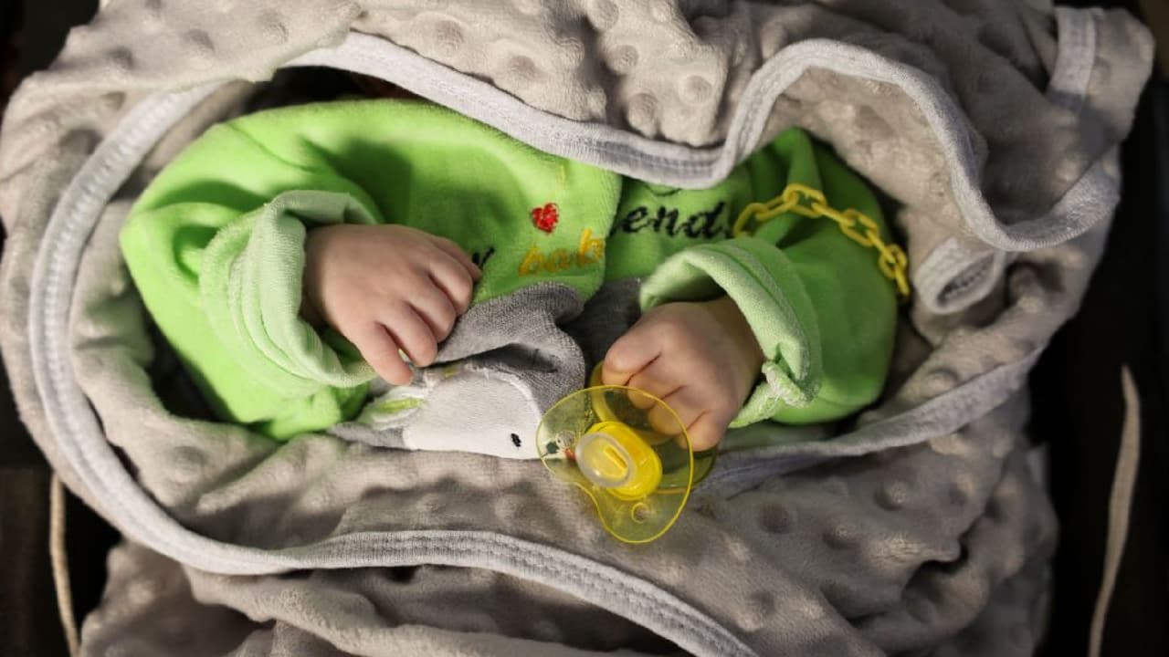 Padres son condenados por dejar ciego y cuadripléjico a su bebé: lo sometieron a una dieta extrema