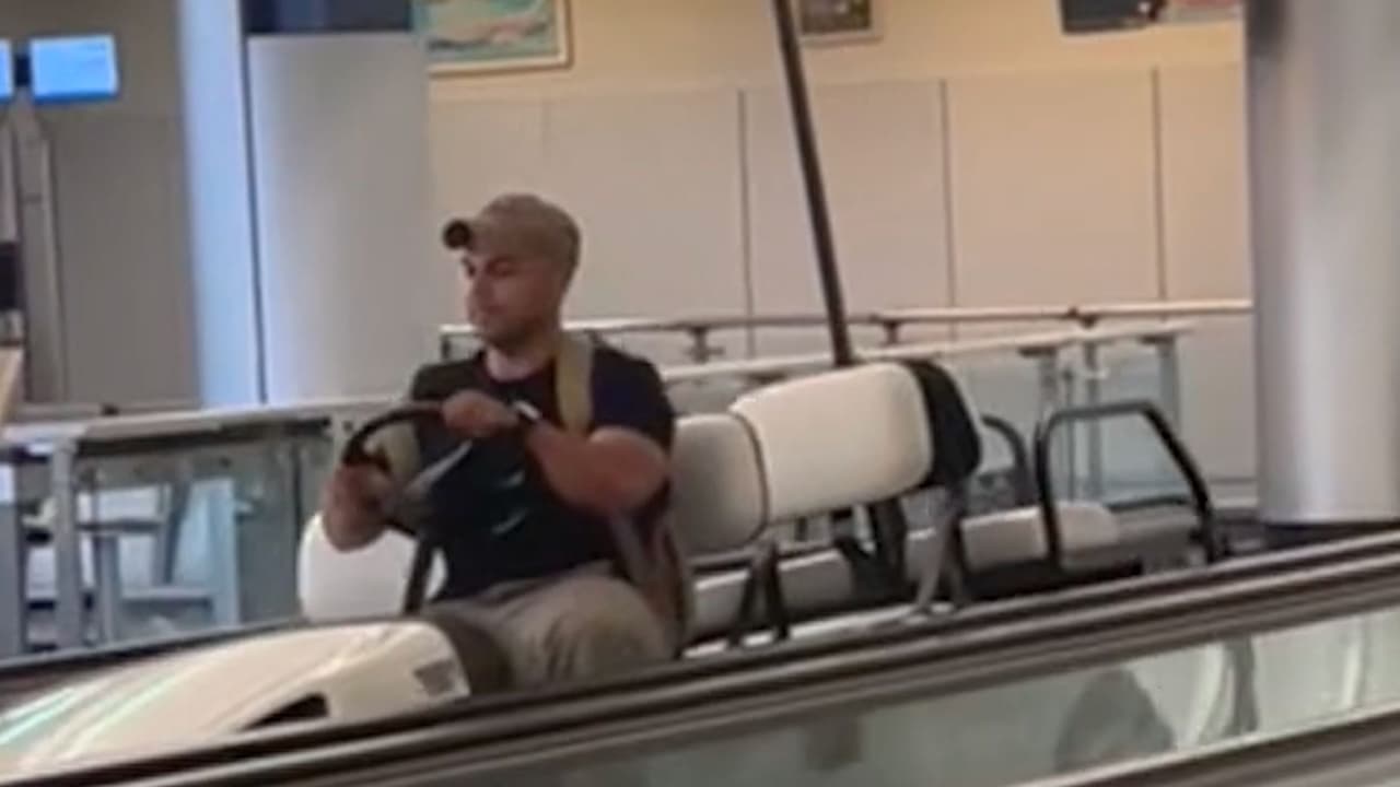 Hombre borracho roba carrito de golf en aeropuerto de NY y se arma un caos