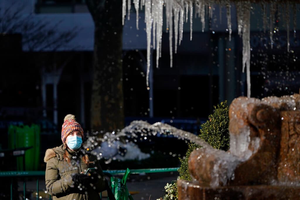 En Massachussetts, las temperaturas caerán a un solo dígito Fahrenheit en muchas áreas y la sensación térmica hizo que se sintiera muy por debajo de cero.